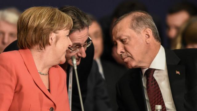 Cumhurbaşkanı Erdoğan, AB'nin 'terörle mücadele yasasını değiştirin' talebine olumsuz yanıt vermişti. 