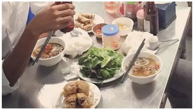 網民對食物的擺放位置有不少疑問