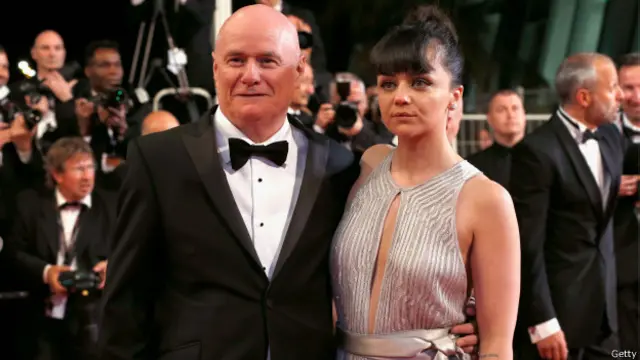 أدى الدورين الرئيسين في الفيلم ديف جونز وهيلي سكوايرز