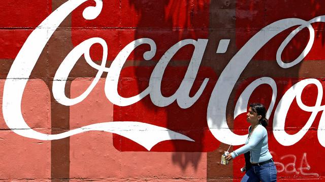 La falta de azúcar llevó a Coca-Cola a dejar de embotellar su conocido refresco en Venezuela.