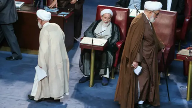 رئیس دفتر آیت الله خامنه ای، پیام او را برای افتتاح مجلس خبرگان قرائت کرد