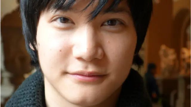 苏逴殷今年25岁，来自香港。