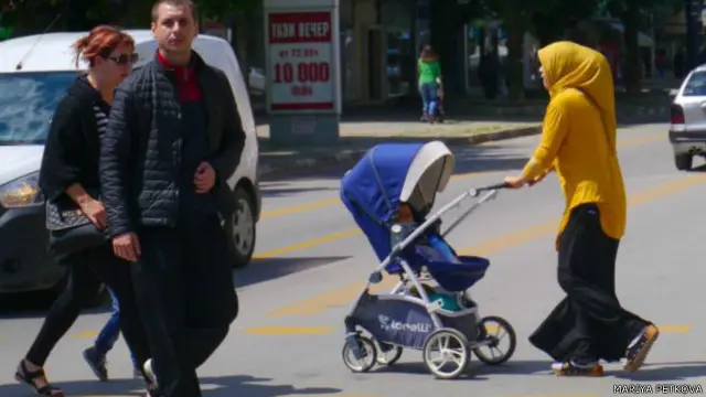 Уличная сцена в городе Параджик