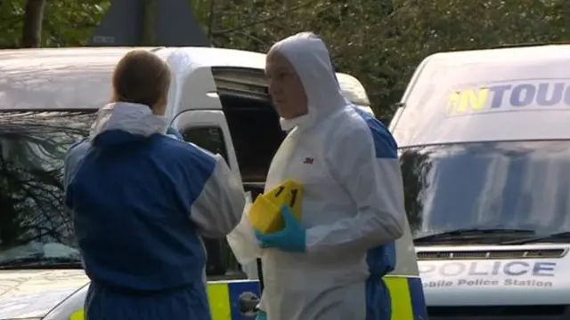 警方调集了全国的刑侦和验尸专家。三个月查下来，能够100%确认的是，断脚是真的人脚，一个成年人的。