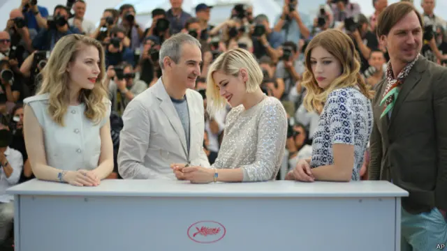 شاركت ستيوارت بفيلمين في المهرجان، وفيلمها الثاني كان "بيرسنال شوبر" للمخرج الفرنسي أساياس 