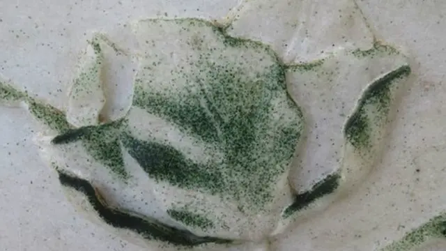 Тож Маҳалнинг яшилсифат деворлари.