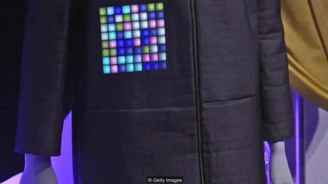 Screenstoff出品的一款内置显示器的夹克。(图片来源：Getty Images)