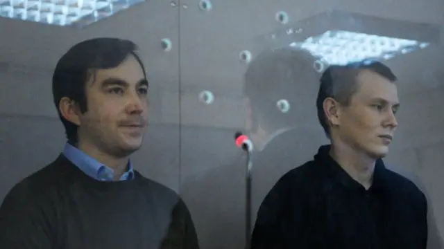 Евгений Ерофеев (слева) и Александр Александров в Голосеевском райсуде Киева