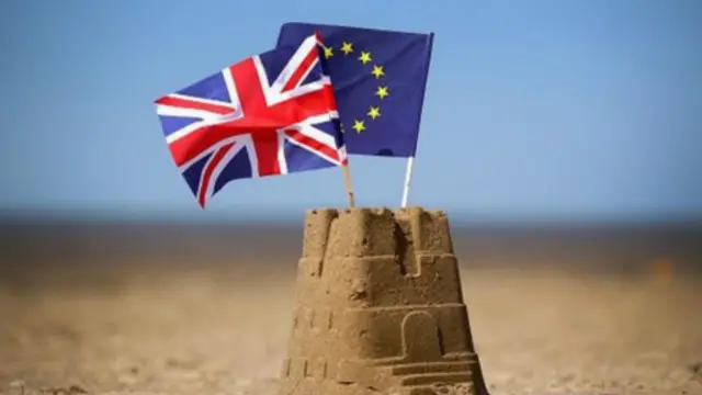 英国财政研究所（IFS）加入脱欧与否的辩论，称英国退出欧盟意味着财政紧缩政策将可能延长两年。