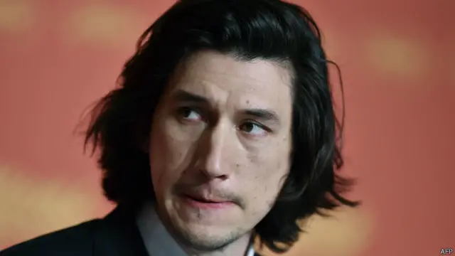 بني الفيلم على يوميات الحياة الرتيبة لسائق حافلة (أدى دوره الممثل آدم درايفر)