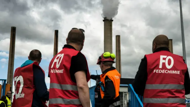 Pemogokan karyawan pembangkit listrik tenaga nuklir amat mungkin berimbas pada pasokan listrik. Pasalnya, tenaga nuklir memasok sekitar 75% dari pasokan listrik Prancis.