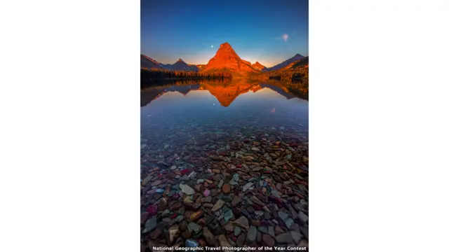 مونٹانہ کے گلیشیئر پارک میں دو جھلیوں کے ملنے کا منظر۔