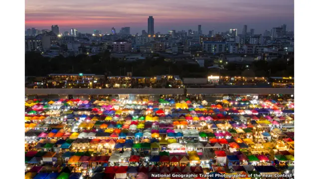 بینکاک کے ایک رنگین شام کا منظر۔