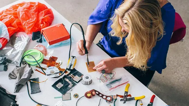 Аманда Паркс за работой