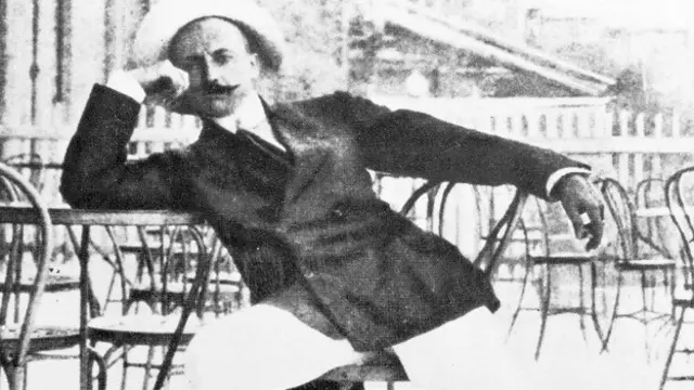 Технологии в одежде прошли немалый путь со времен галстука-лампочки Филиппо Томмазо Маринетти