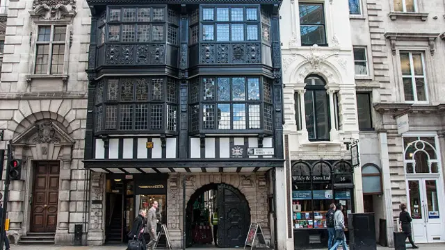 За небольшой каменной аркой на лондонской Флит-стрит скрывается целый мир