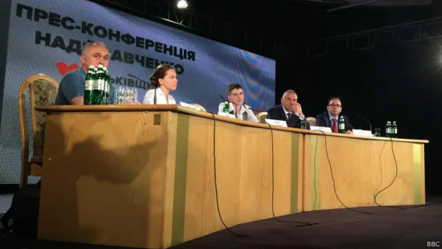 Надежда Савченко провела первый час пресс-конференции