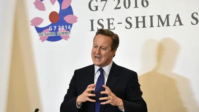 卡梅倫在日本表示,英國在得到聯合國批准利比亞的請求後將在地中海部署一艘戰艦