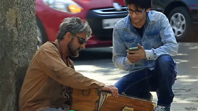 فقیر کے بھیس میں سونو نگم نے کئی جگہ گيت گائے