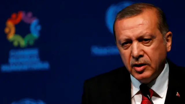 Die Frankfurter Allgemeine gazetesi Cumhurbaşkanı Erdoğan için "İktidar düşkünü yönetimin, artık sadece otoriter yollara başvurması yeterince üzücü ve düşündürücü" diyor.