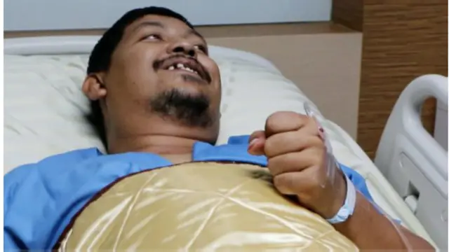 Atthaporn Boonmakchuay, sur son lit d'hôpital