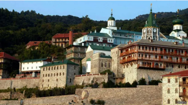 کوه آتوس مکان ۲۰ کلیسای ارتدوکس‌ است