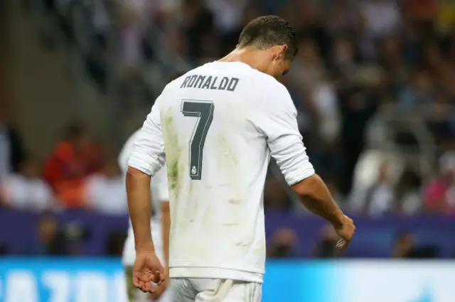 Cristiano Ronaldo tuvo escaso protagonismo en la final y terminó el segundo tiempo mostrando signos de una molestia muscular.