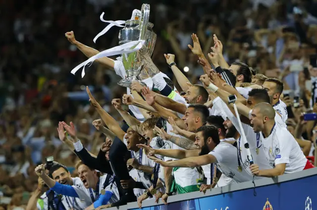 Футболисты мадридского "Реала" второй раз обыграли "Атлетико" в финале Лиги чемпионов