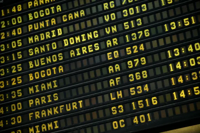 Pantalla de vuelos del aeropuerto de Maiquetía, que sirve a Caracas