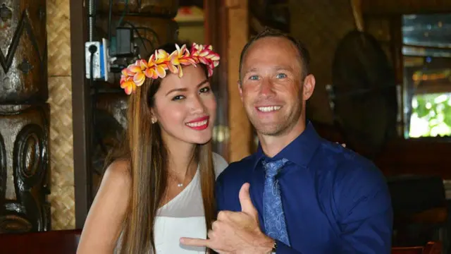 Christine "Tin" Miguel và Matt Mandino đã gặp nhau trên một bãi biển vì một chặng dừng bay