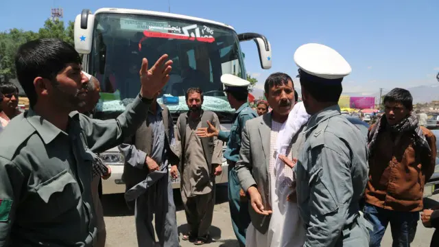 مسافران می گویند که در اکثر این اتوبوسها توجهی به مقررات ایمنی نمی‌شود