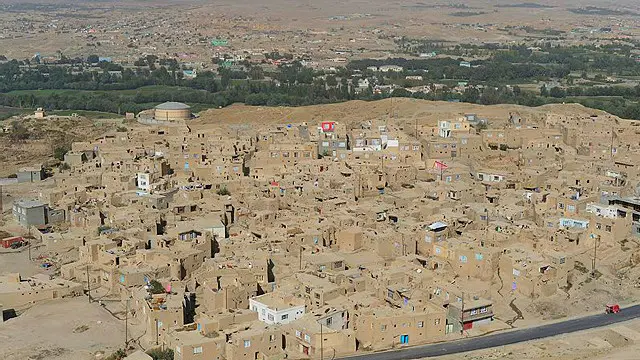 غزني ولایت ۱۸ ولسوالۍ لري، چې ډېری یې ناامنه دي.