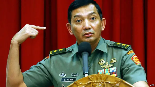 Sjafrie Sjamsoeddin (2003), Wakil Menteri Pertahanan, yang disebut sebagai salah-satu bakal calon yang disiapkan Partai Gerindra.