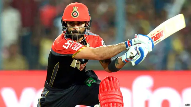 عمران کے مطابق کوہلی دونوں پیروں پر میدان میں چاروں جانب شاٹ کھیلتے ہیں