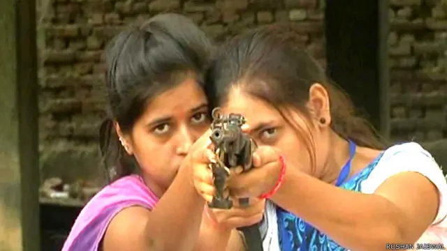 پستول چلانے کی تربیت دینے کے لیے ماہرین کی خدمات حاصل کی گئی ہیں