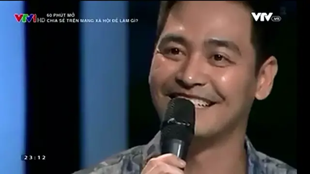 MC Phan Anh trong chương trình 60 Phút mở