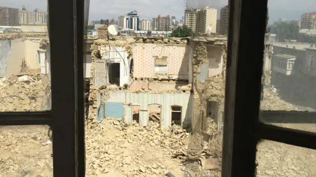 1907-ci ildə inşa olunan tarixi binadan geriyə qalan mənzərə. Bina, Mustafa Sübhi 67 ünvanında yerləşirdi.