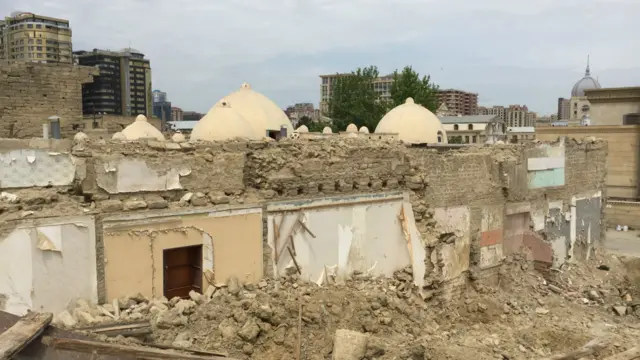 Murtuza Muxtarov küçəsi, 83