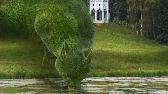 По словам Сондерса, он бы хотел, чтобы его признавали за его искусство, а не за введение зрителей в заблуждение