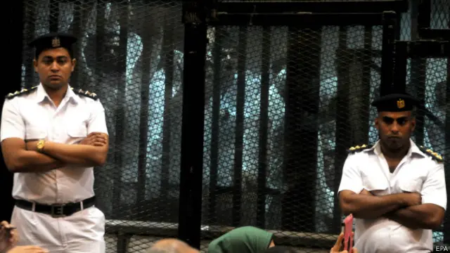 حوكم في القضية 104 من المتهمين