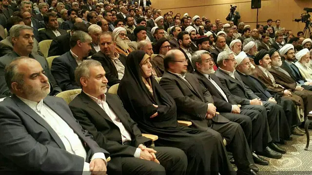 حسین فریدون، نفر دوم از چپ