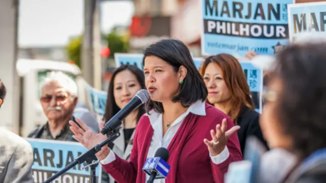 مرجان غفورپور فیلهور، سالها در بخش‌های مختلف دولتی و کارزارهای سیاسی فعال بوده است