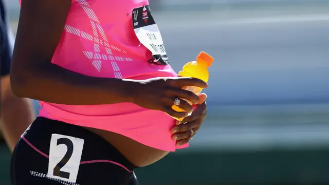 17 спортсменок выступали на Олимпийских играх, будучи беременными. 