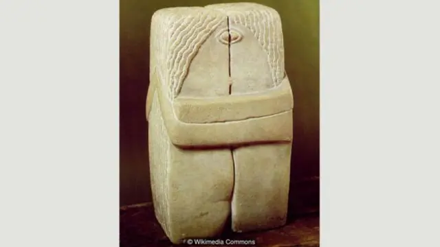 新畫作並非複製昂納克與勃列日涅夫之間的熱情擁抱，而更接近於康斯坦丁·布朗庫西（Constantin Brancusi）作品《接吻》中目不轉睛的擁吻（圖片來源：Wikimedia Commons)