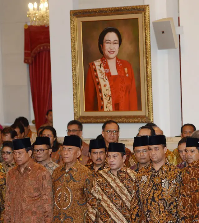 Ryamizard Ryacudu bersama sejumlah menteri kabinet kerja, 27 Oktober 2014 di Istana Presiden. "Ada yang ingin membenturkan saya dengan ibu Megawati," kata Ryamizard Ryacudu.