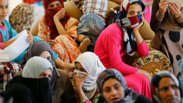 لم يتمكن سوى عدد قليل من العوائل والمدنيين الخروج من المدينة قبل ومع بدء الهجوم