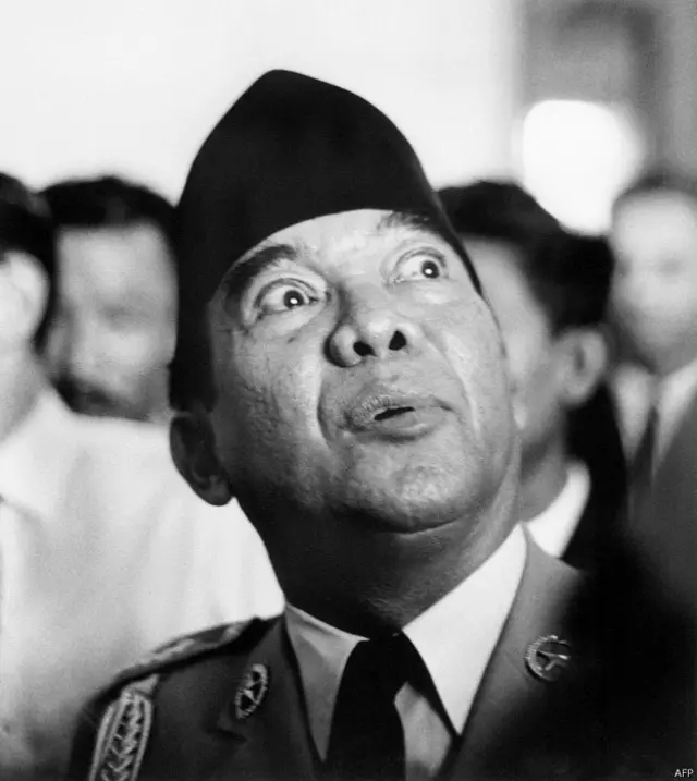 Presiden Sukarno, 1 Januari 1960. "Saya ini adalah keturunan orang yang loyal. Bapak saya Ryacudu. Dia loyal kepada Presiden Sukarno..." kata Ryamizard.