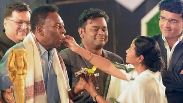 المكانة المرموقة التي يتمتع بها بيليه تعنى أنه سوف يكرم في أي مكان يذهب إليه