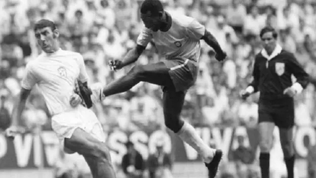 حصل بيليه على كأس العالم عام 1958 وهو في السابعة عشرة من عمره