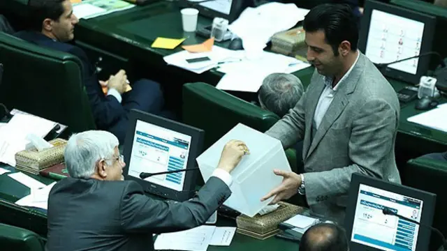 محمدرضا عارف، رئیس فراکسیون اصلاح‌طلبان مجلس برای ریاست کمیسیون آموزش نامزد نشد